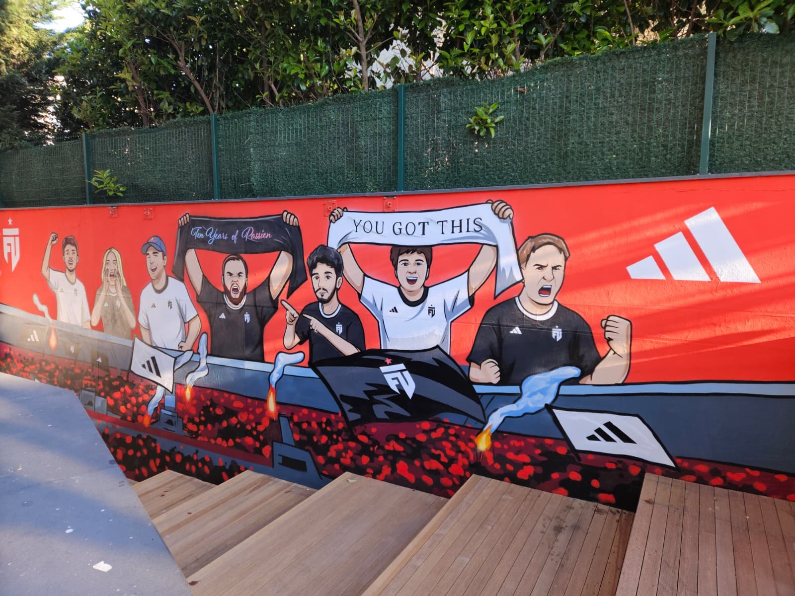 Futespor takımı bahçe duvarı graffiti boyaması